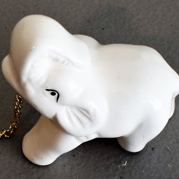 Very Cute Elephant Figurine - Picture 2 of 2